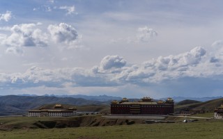 鱼子西，一个被小红书*来的地方，每年到底挤进了多少人？