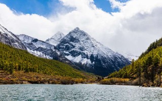 康定木格措，318国道旁被遗忘的蓝眼泪？这份攻略带你重新发现！