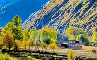 二月稻城亚丁，闯入冰雪神山的寂静与狂野