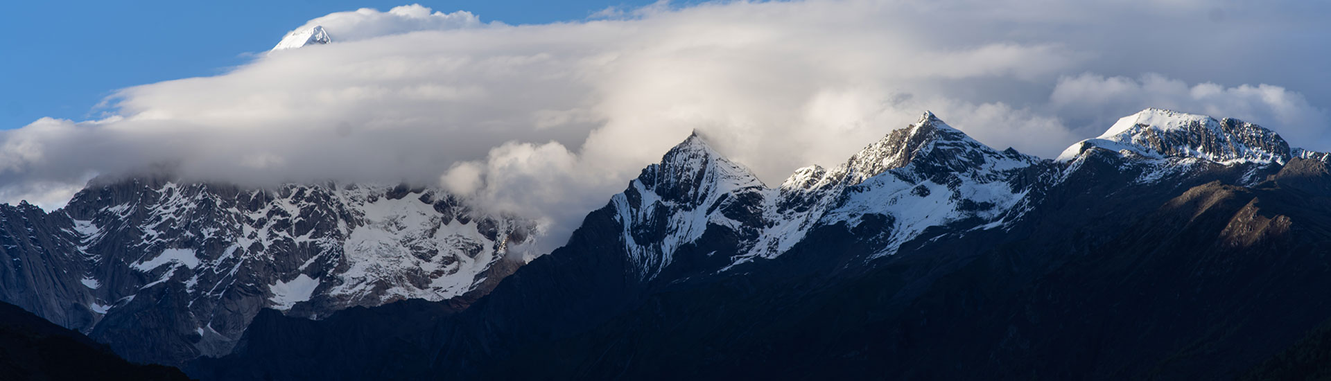 理塘山川风景